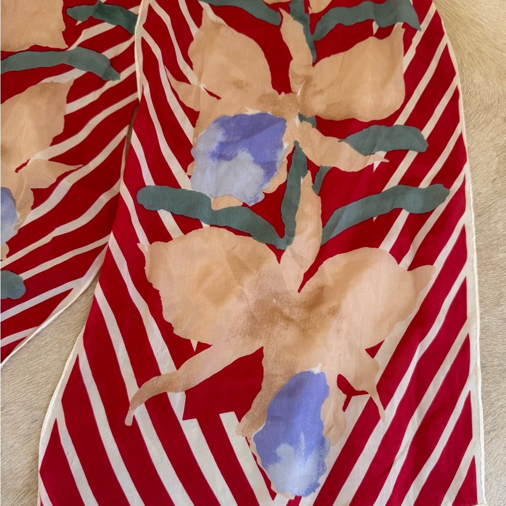 Vera vintage silk Red Floral Scarf - Picture 3 of 6